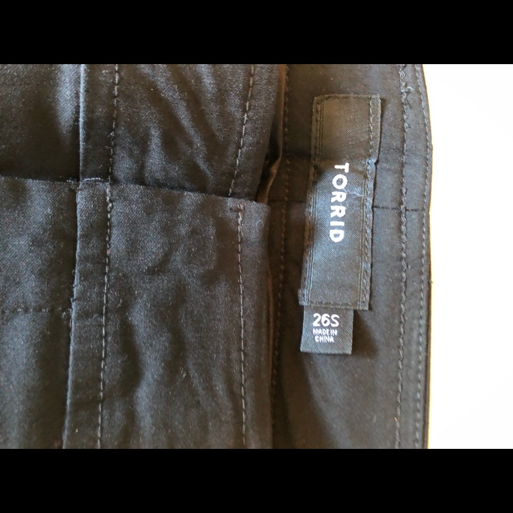 Torrid 26 short slacks